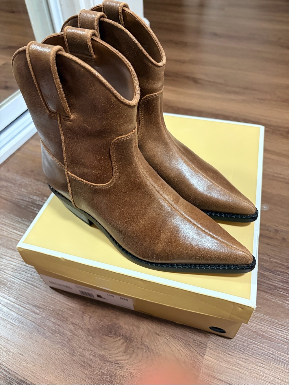 New Michael Kor’s Tan Leather Western Ankle Boots size 8